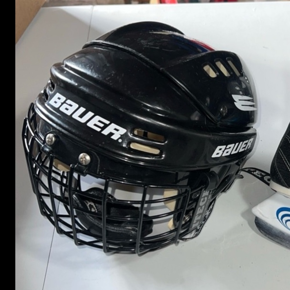 Bauer Black youth hockey helmet xs